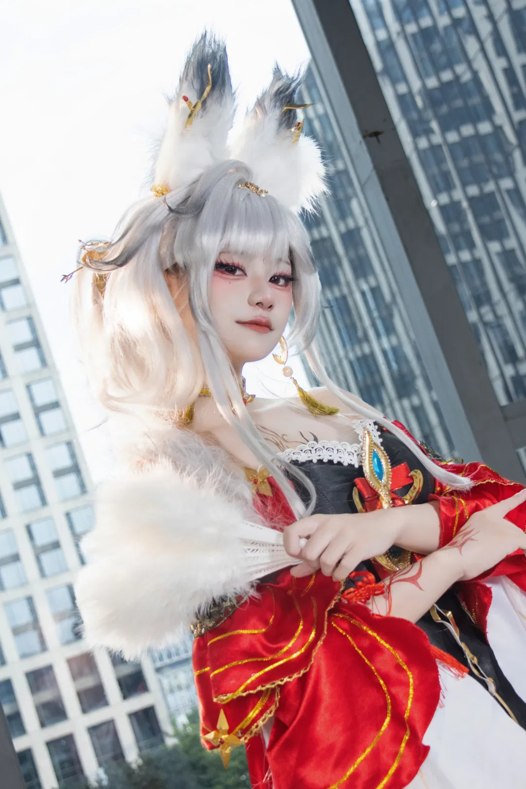 【心月狐cos】鸣潮心月狐场照，红黑战衣与毛绒狐耳 - 第 3 张