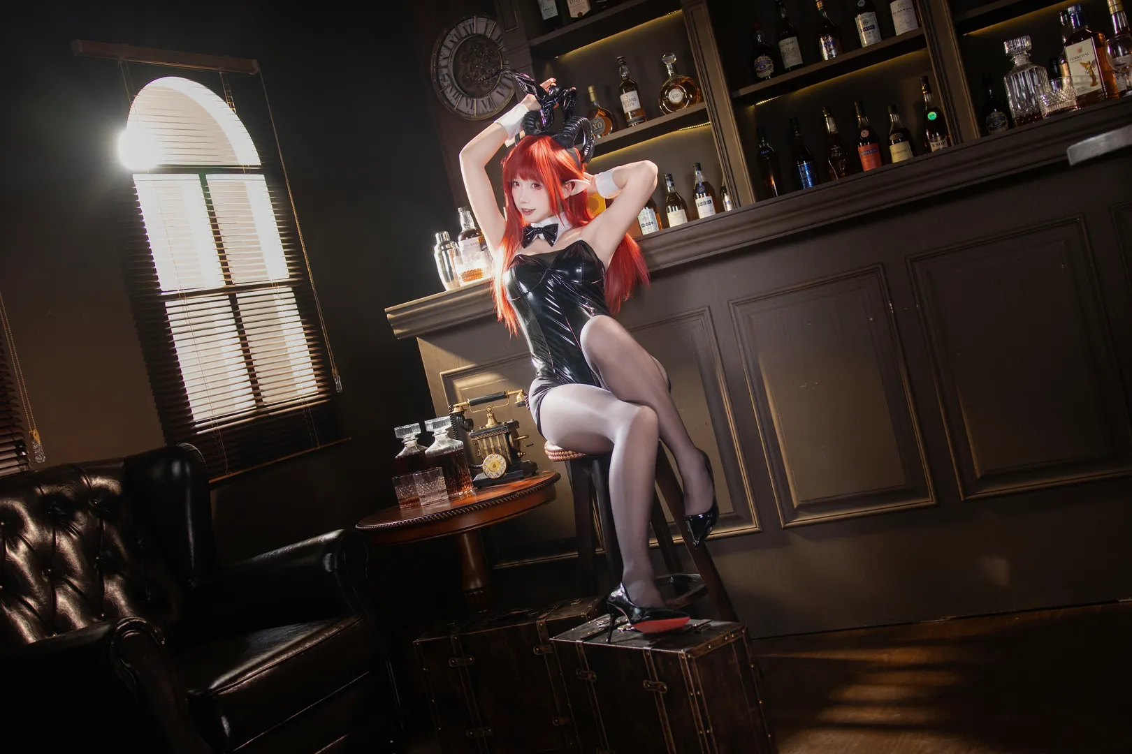 【碧蓝航线cos】红发恶魔兔女郎的复古酒吧微醺时刻 - 第 4 张
