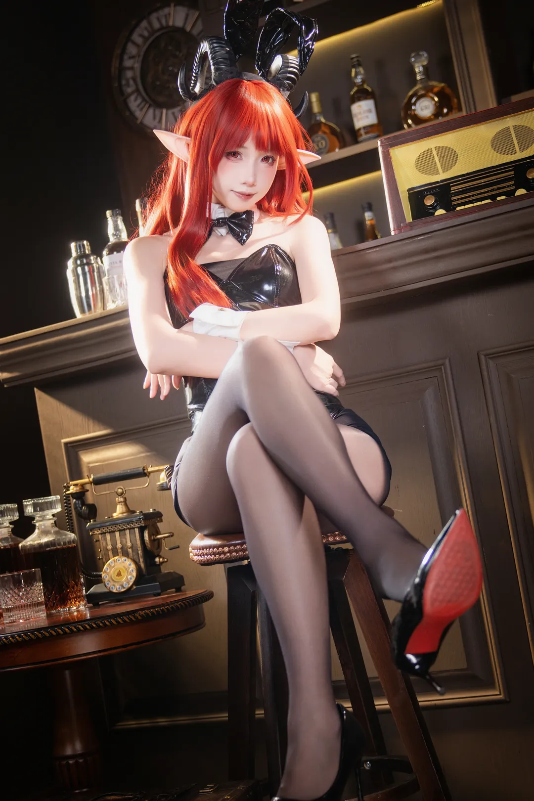 【碧蓝航线cos】红发恶魔兔女郎的复古酒吧微醺时刻 - 第 6 张