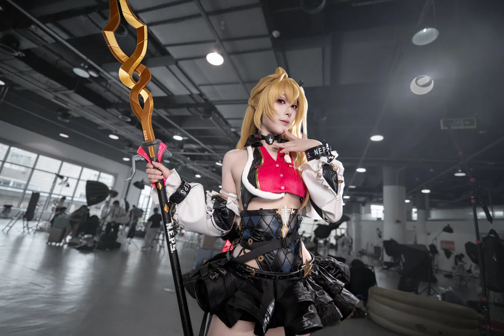 【希希芙cos】绝区零场照，机能风道具细节拉满 - 第 2 张