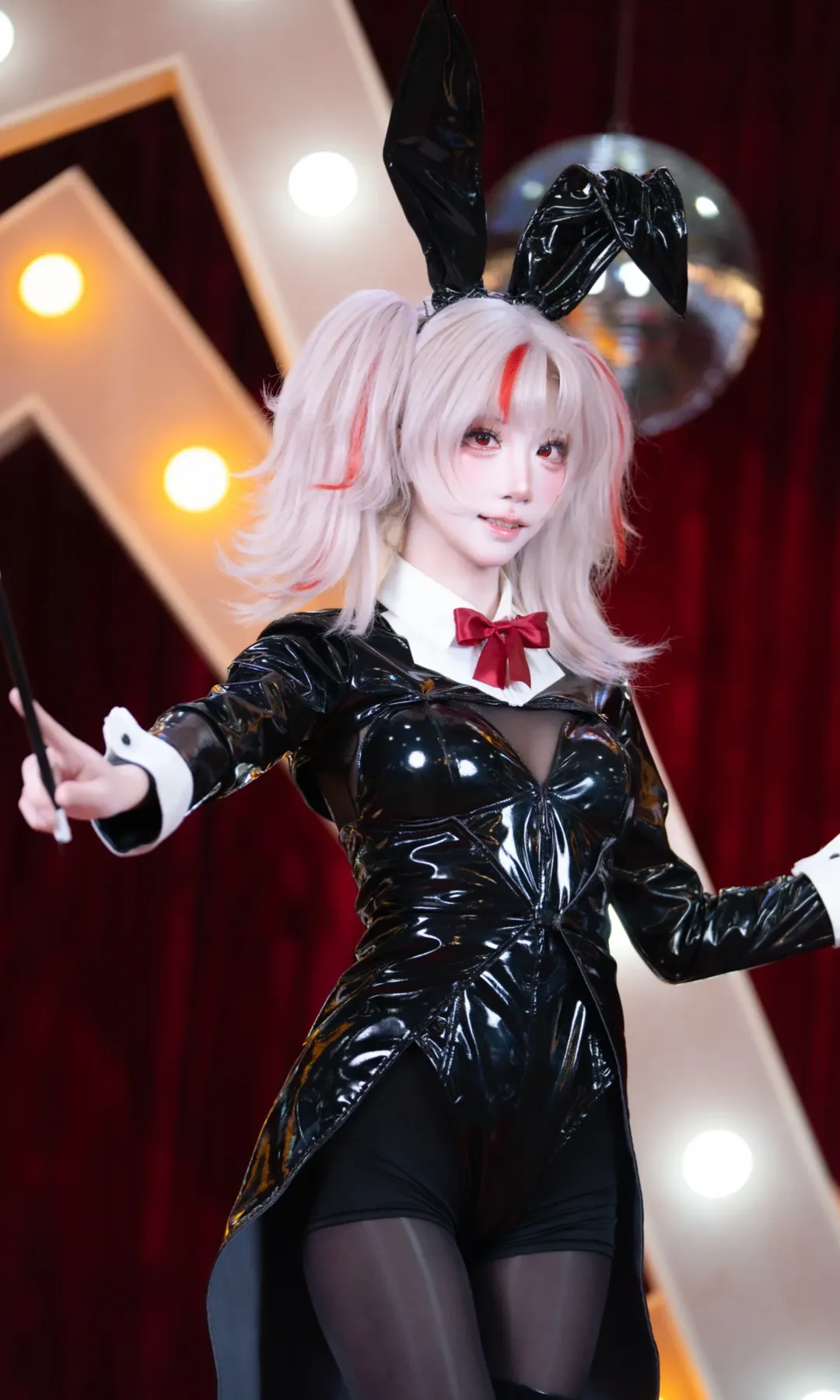 【阿达尔伯特亲王cos】碧蓝航线港区盛夏清凉节魔术兔女郎 - 第 4 张