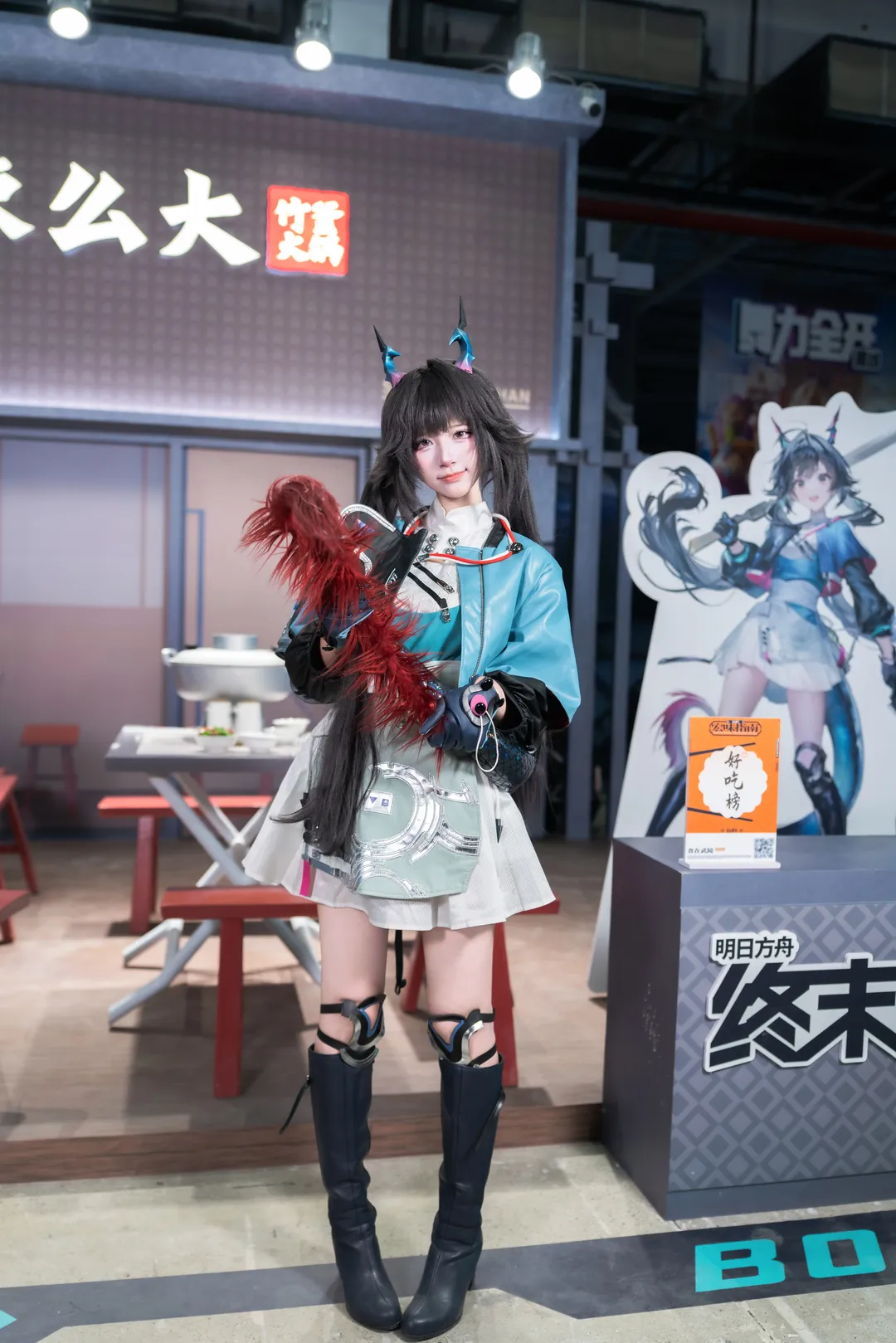【陈千语cos】在明日方舟终末地展台吃香喝辣的一天 - 第 3 张
