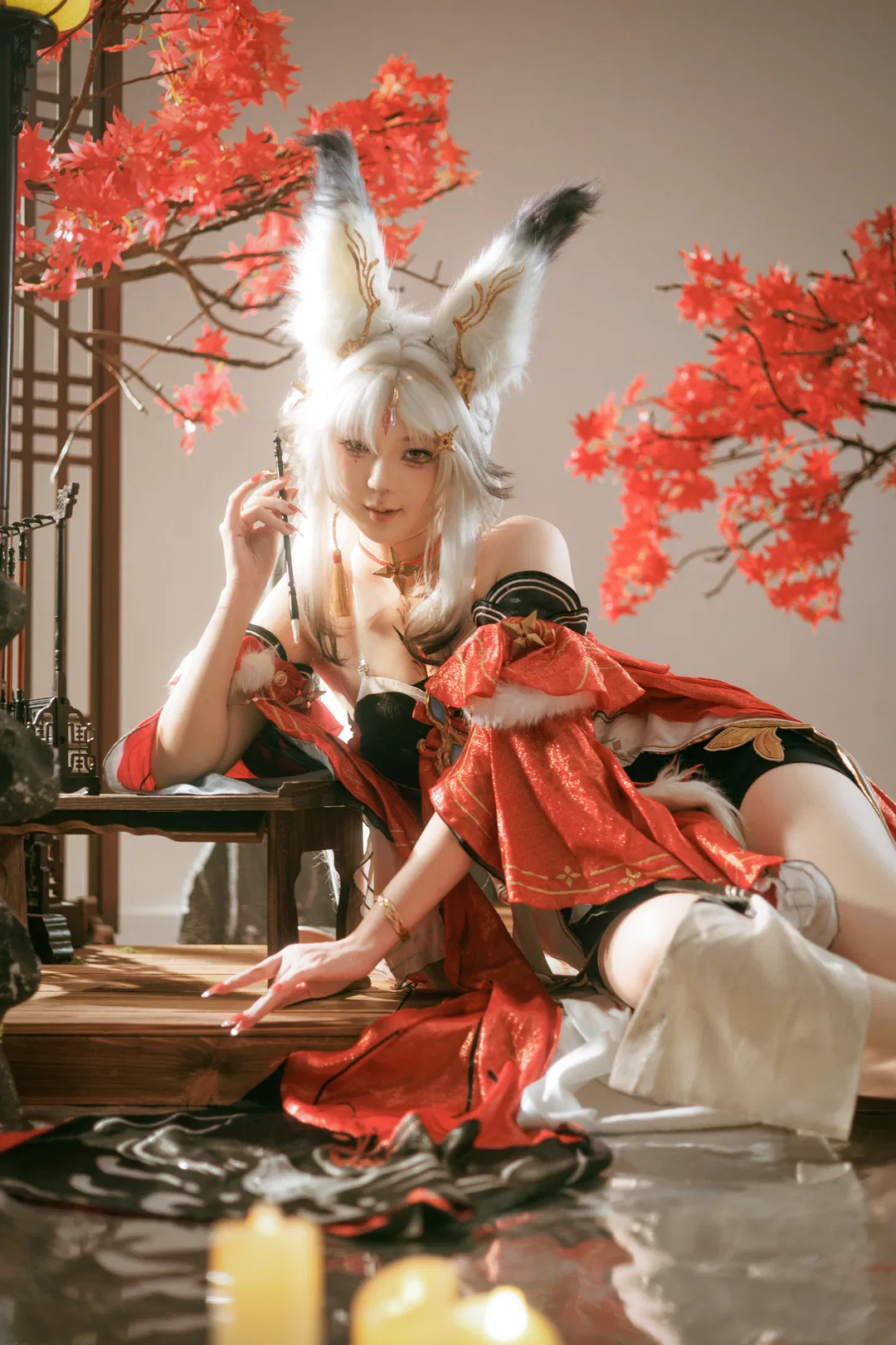 【心月狐cos】鸣潮幻境，红枫白狐的慵懒时光 - 第 3 张