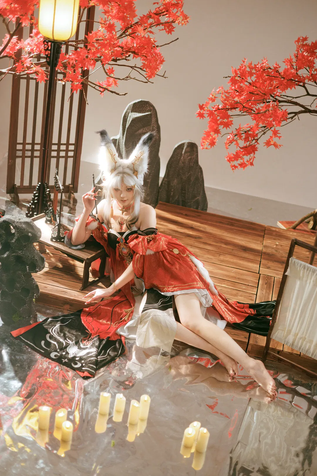 【心月狐cos】鸣潮幻境，红枫白狐的慵懒时光 - 第 4 张