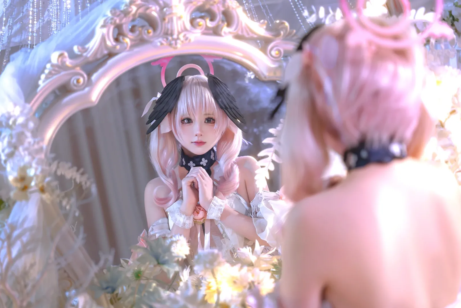 【下江小春cos】碧蓝档案幻境花园，黑色羽翼与粉色光环的碰撞 - 第 2 张