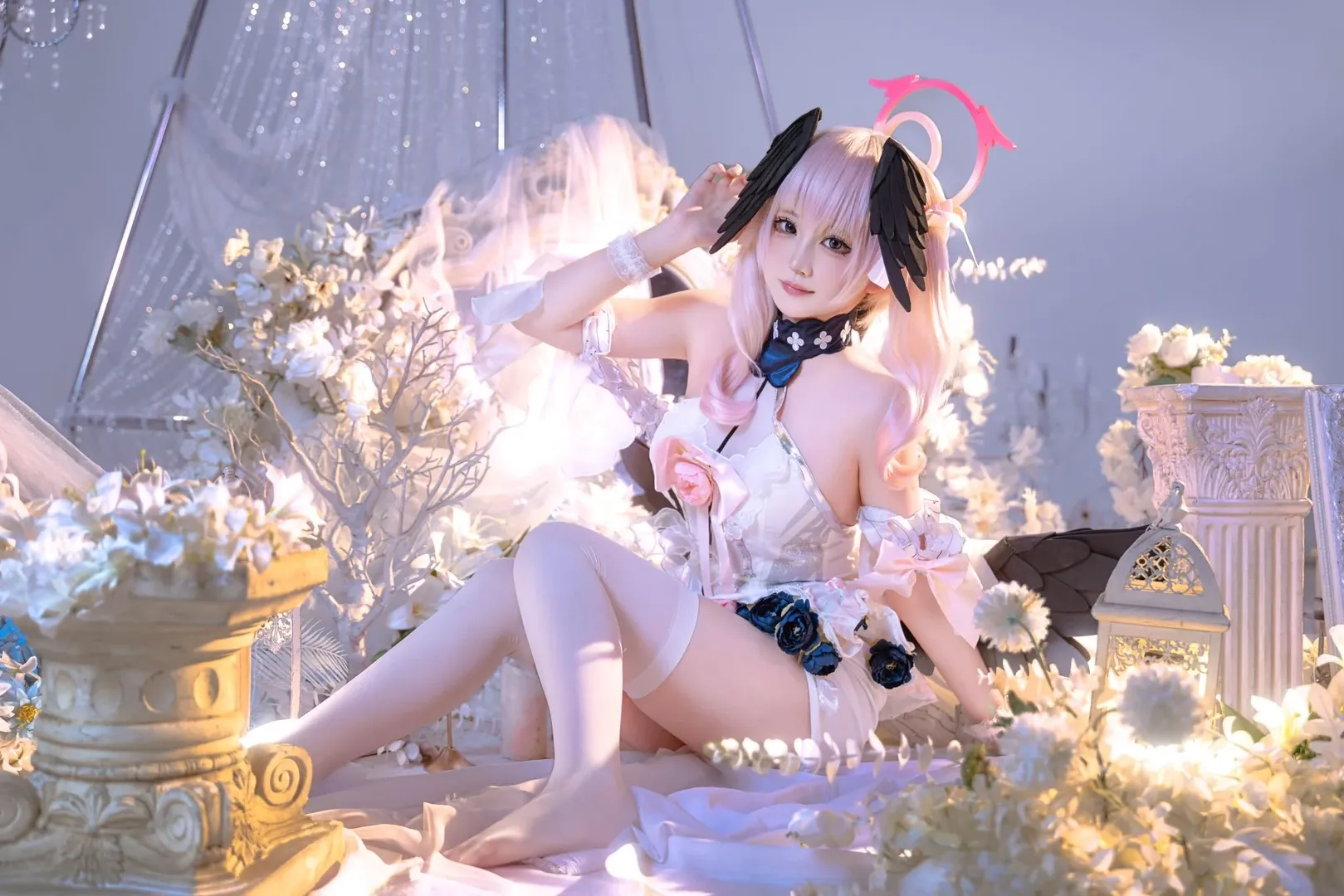 【下江小春cos】碧蓝档案幻境花园，黑色羽翼与粉色光环的碰撞 - 第 3 张