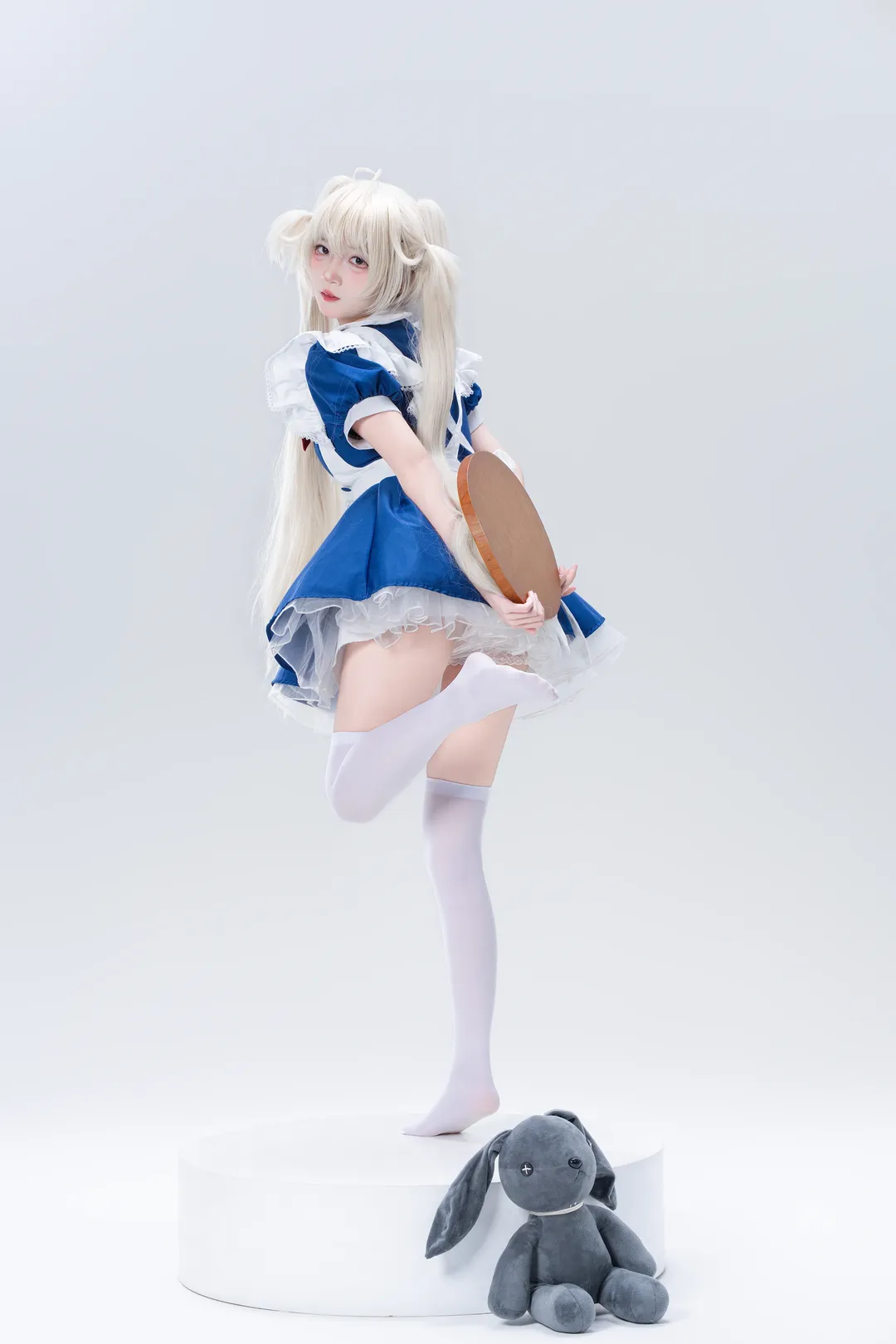 【春日野穹cos】穹妹小女仆装细节拉满的棚拍记录 - 第 1 张