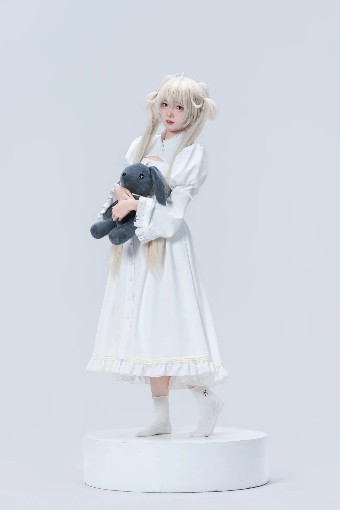 【穹妹cos】白裙雙馬尾與長耳兔的棚拍記錄 - 第 10 張