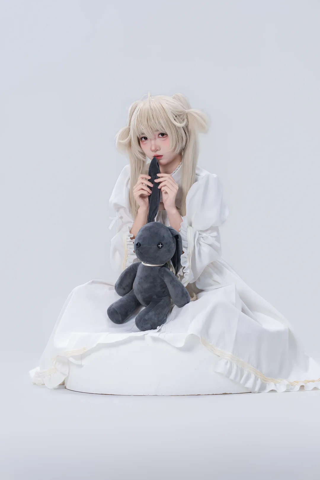 【穹妹cos】白裙雙馬尾與長耳兔的棚拍記錄 - 第 11 張