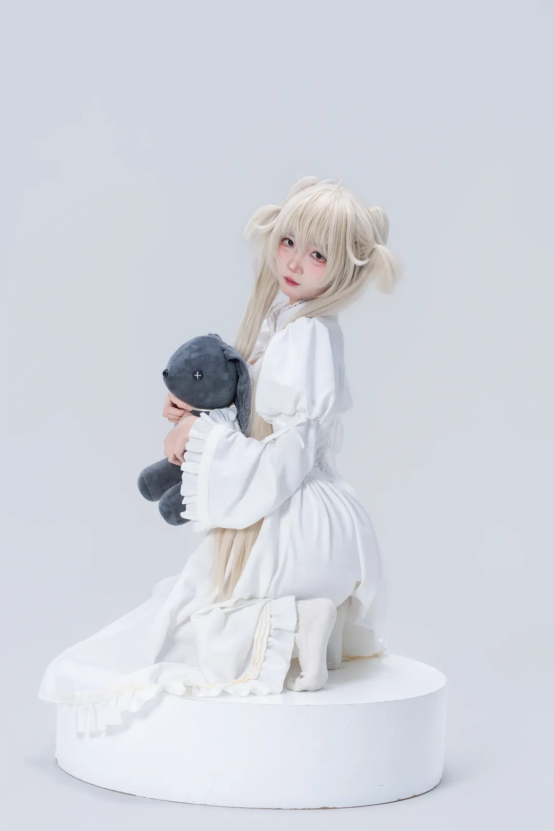 【穹妹cos】白裙雙馬尾與長耳兔的棚拍記錄 - 第 4 張