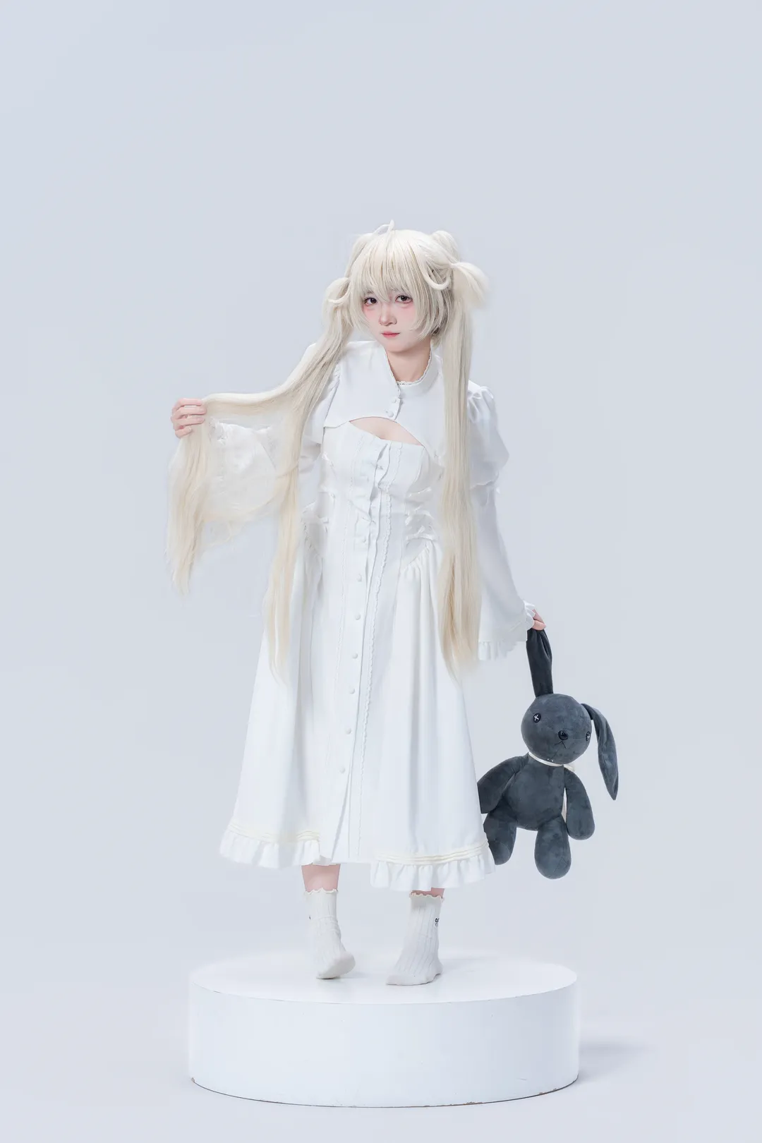 【穹妹cos】白裙雙馬尾與長耳兔的棚拍記錄 - 第 6 張
