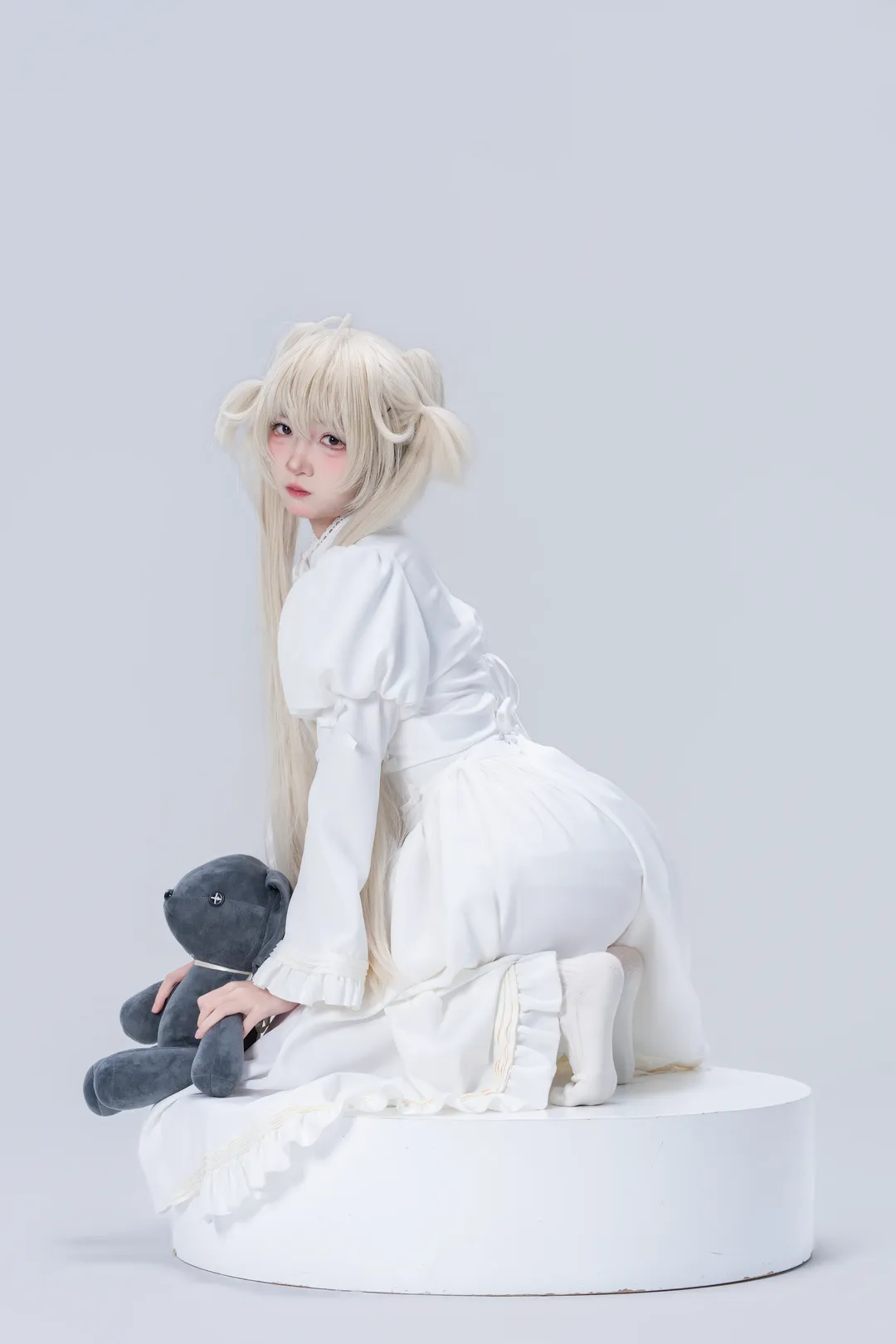 【穹妹cos】白裙雙馬尾與長耳兔的棚拍記錄 - 第 7 張