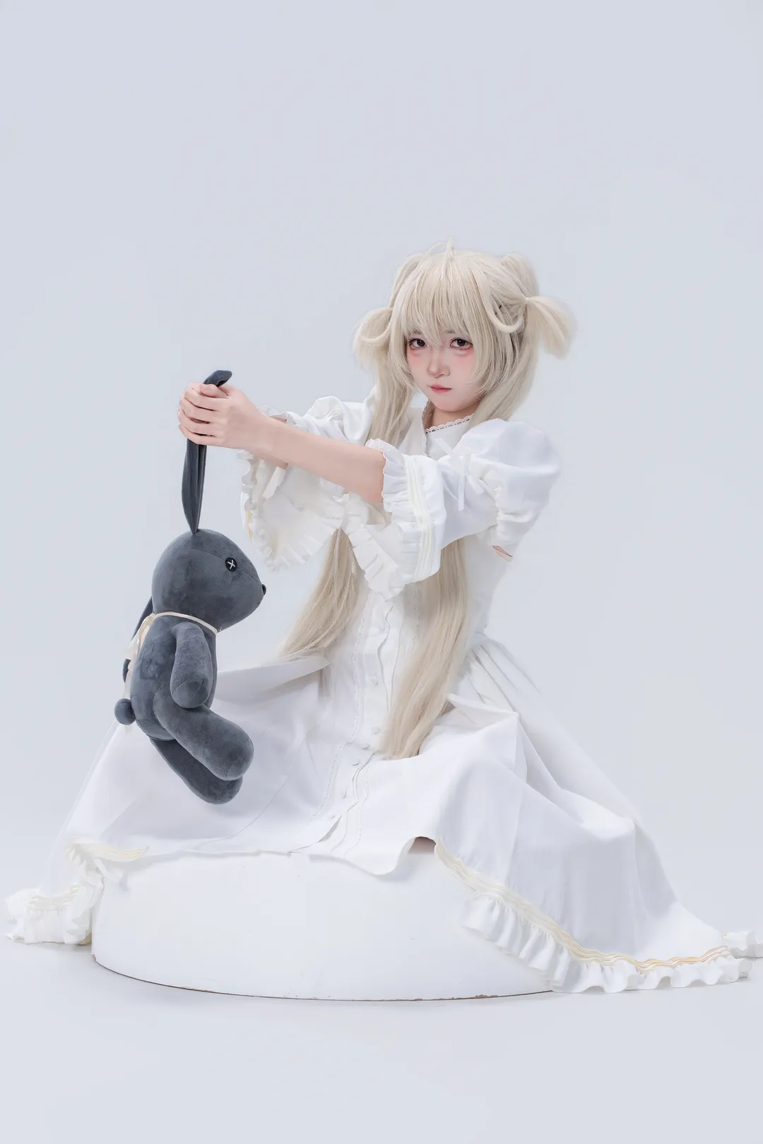 【穹妹cos】白裙雙馬尾與長耳兔的棚拍記錄 - 第 8 張