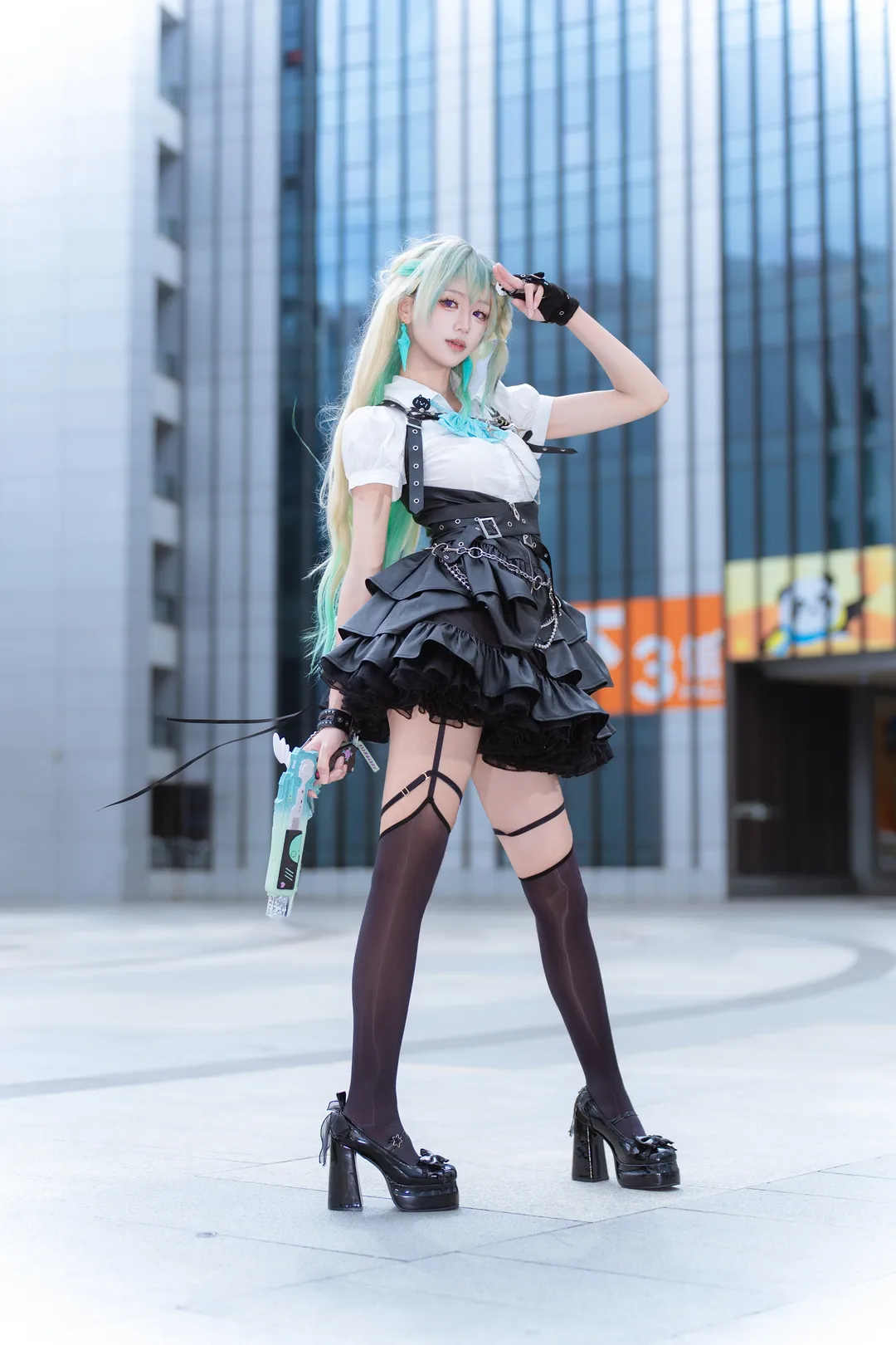 【琳奈cos】BW2026漫展上的鸣潮琳奈，动态抓拍太帅了 - 第 2 张
