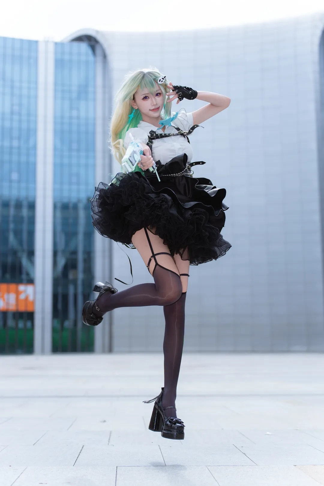 【琳奈cos】BW2026漫展上的鸣潮琳奈，动态抓拍太帅了 - 第 8 张