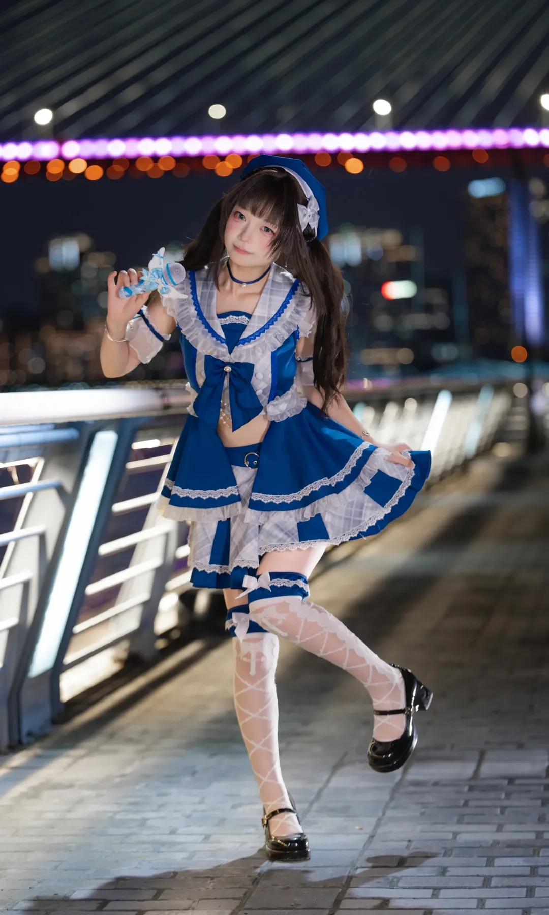 江畔晚風裡蹦蹦跳跳的藍色打歌服小偶像 - 第 4 張