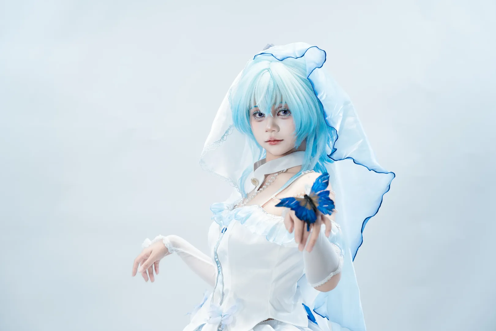 【守岸人cos】鸣潮守岸人同人，感受白棚的纯粹光影 - 第 3 张
