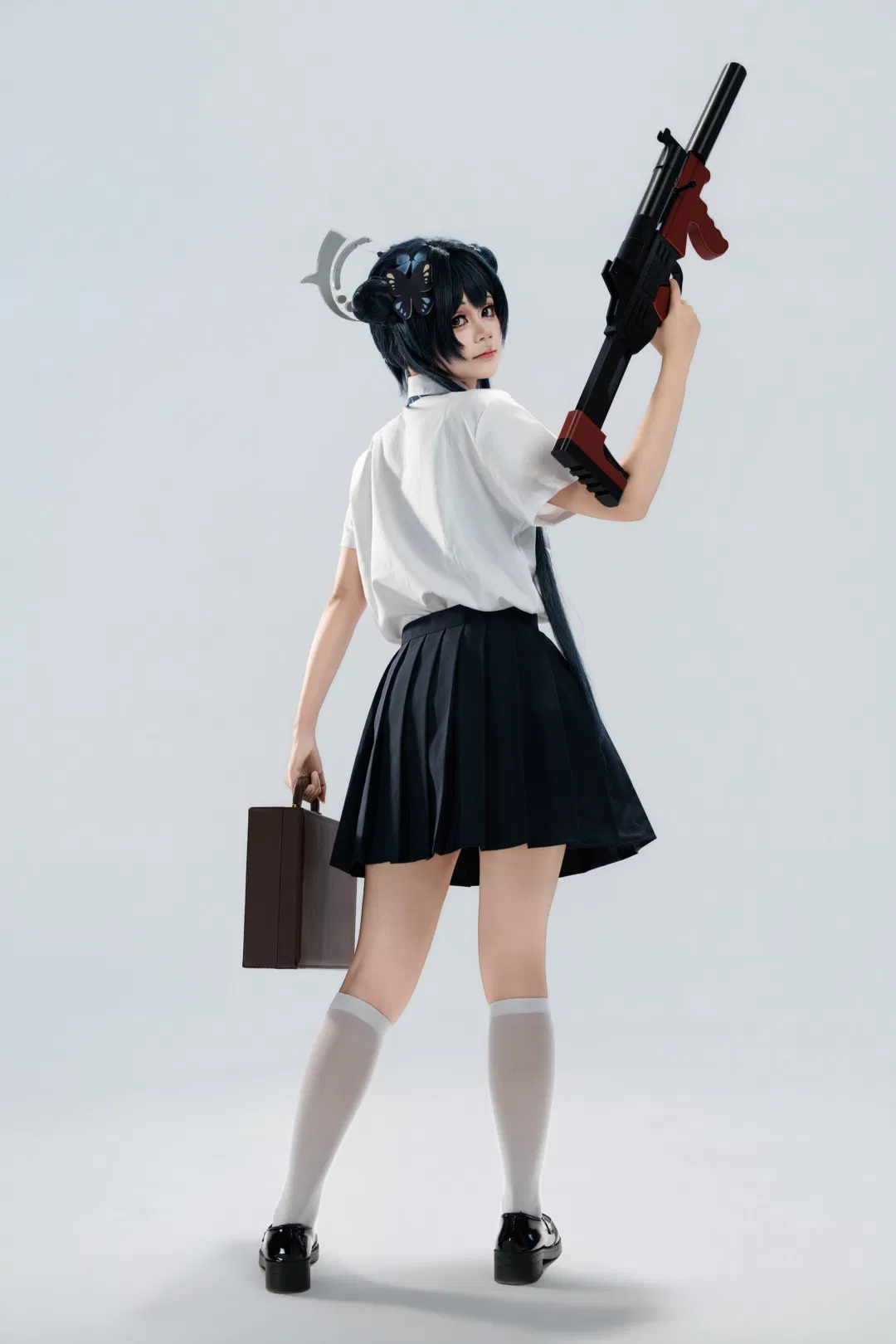 【妃咲cos】蔚蓝档案妃咲制服持枪棚拍 - 第 1 张