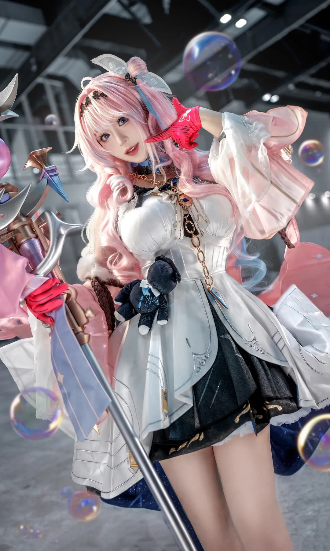 【達妮婭cos】鳴潮夢幻魔法師，泡泡光影下的細節呈現 - 第 1 張