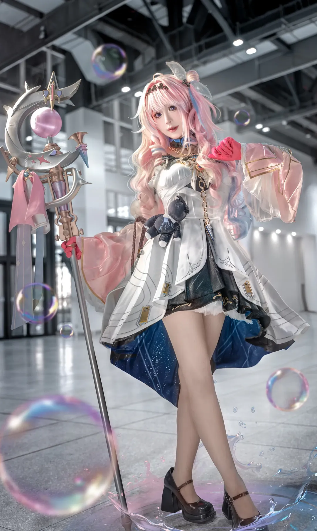 【達妮婭cos】鳴潮夢幻魔法師，泡泡光影下的細節呈現 - 第 2 張