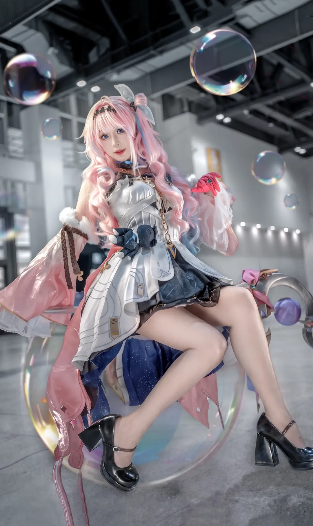 【達妮婭cos】鳴潮夢幻魔法師，泡泡光影下的細節呈現 - 第 3 張