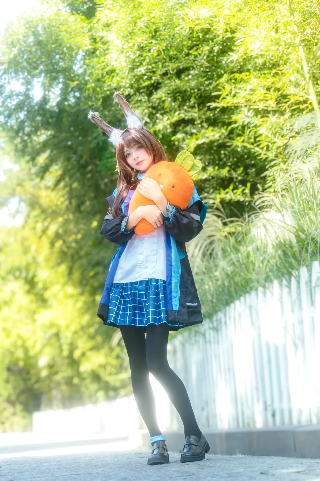 [Amiya cosplay] Arknights bunny Outdoor photography make-up shoot and a little regret - Image 1