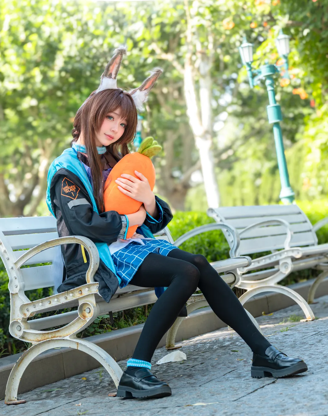 [Amiya cosplay] Arknights bunny Outdoor photography make-up shoot and a little regret - Image 2