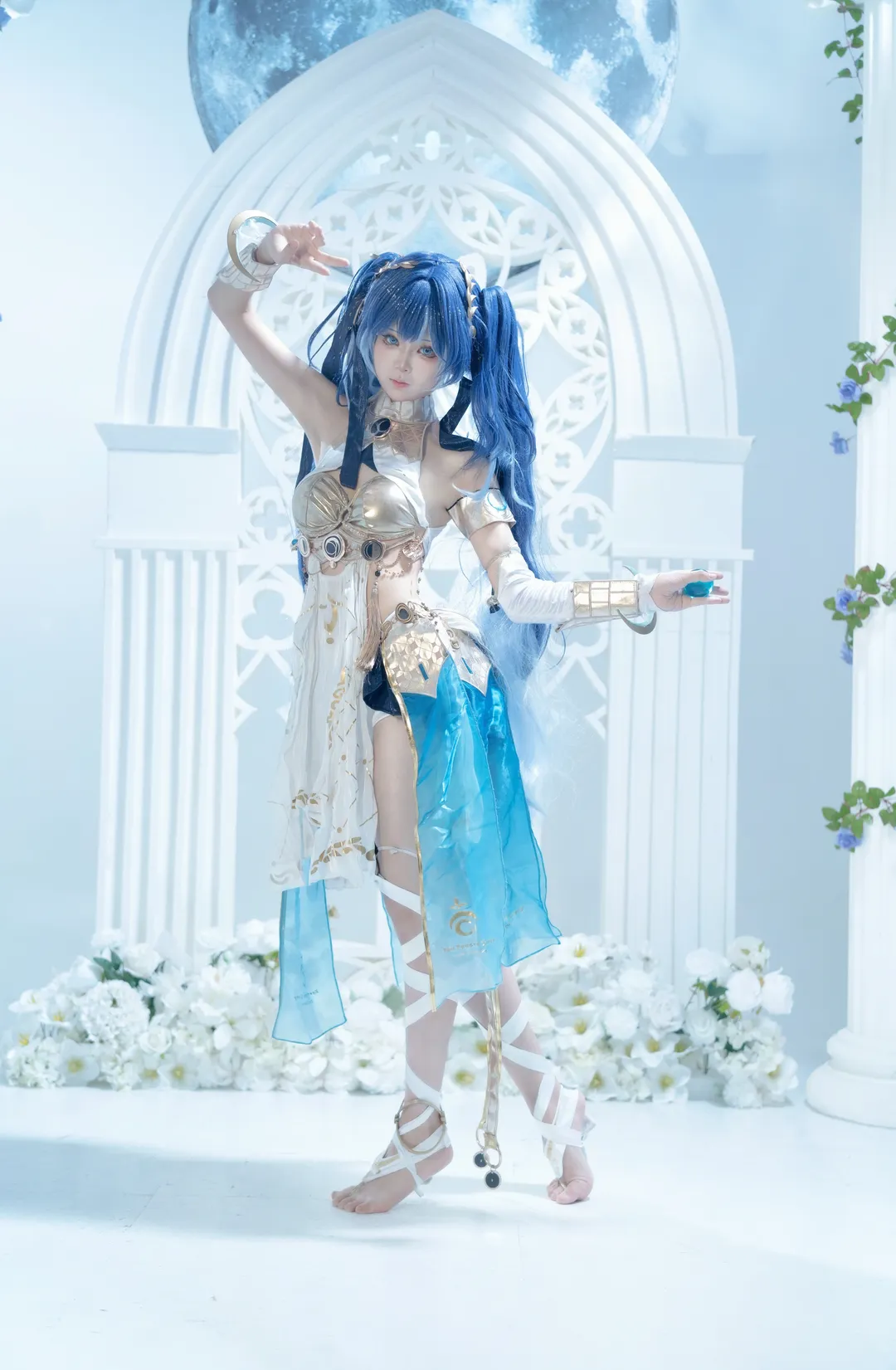 【尤诺cos】鸣潮白蓝金战衣的棚拍细节记录