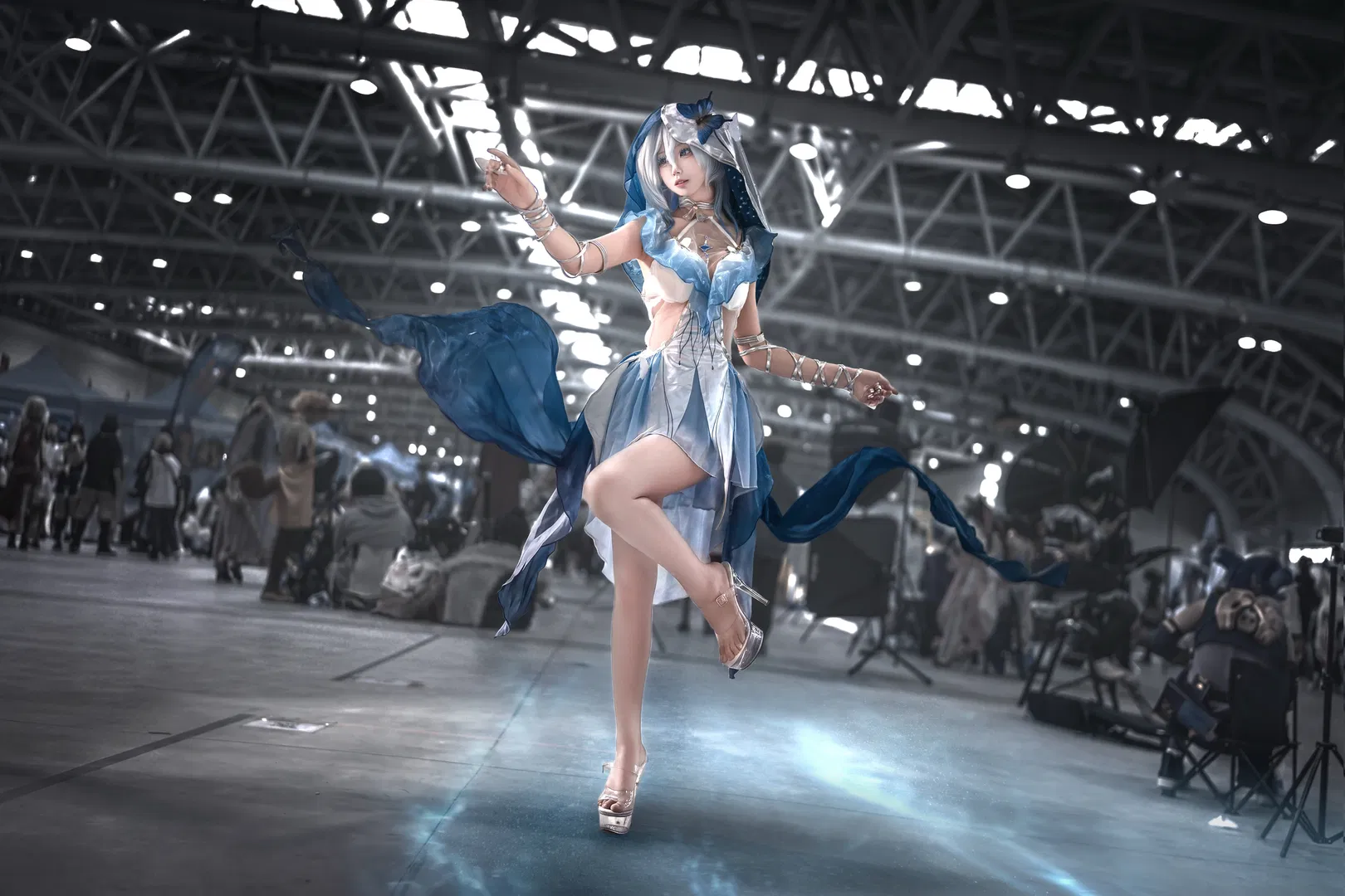 【守岸人cos】鸣潮蓝白裙摆下的动态瞬间 - 第 2 张