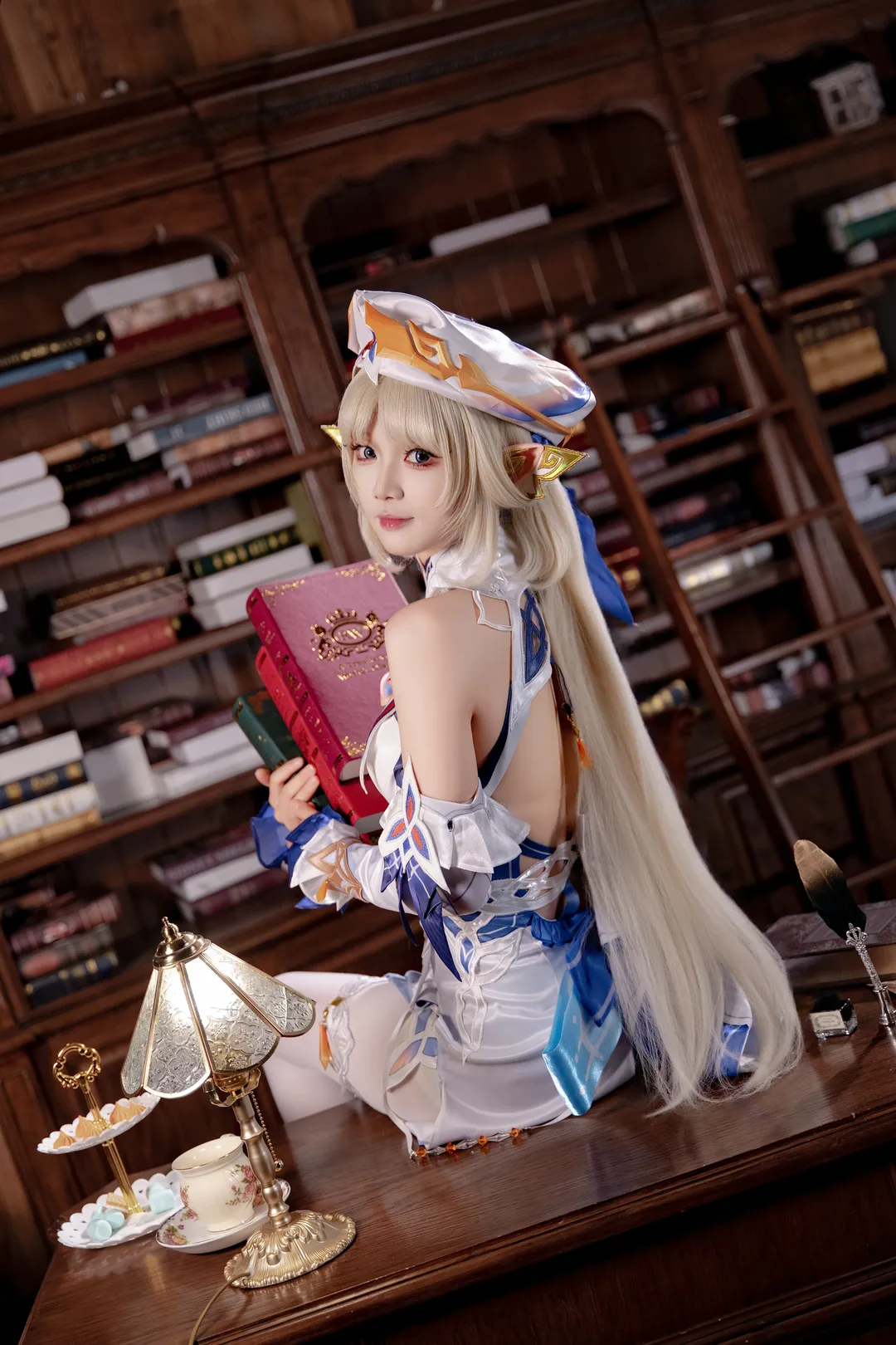 【尼可·莱恩cos】原神魔女会N的书房静谧时刻 - 第 1 张
