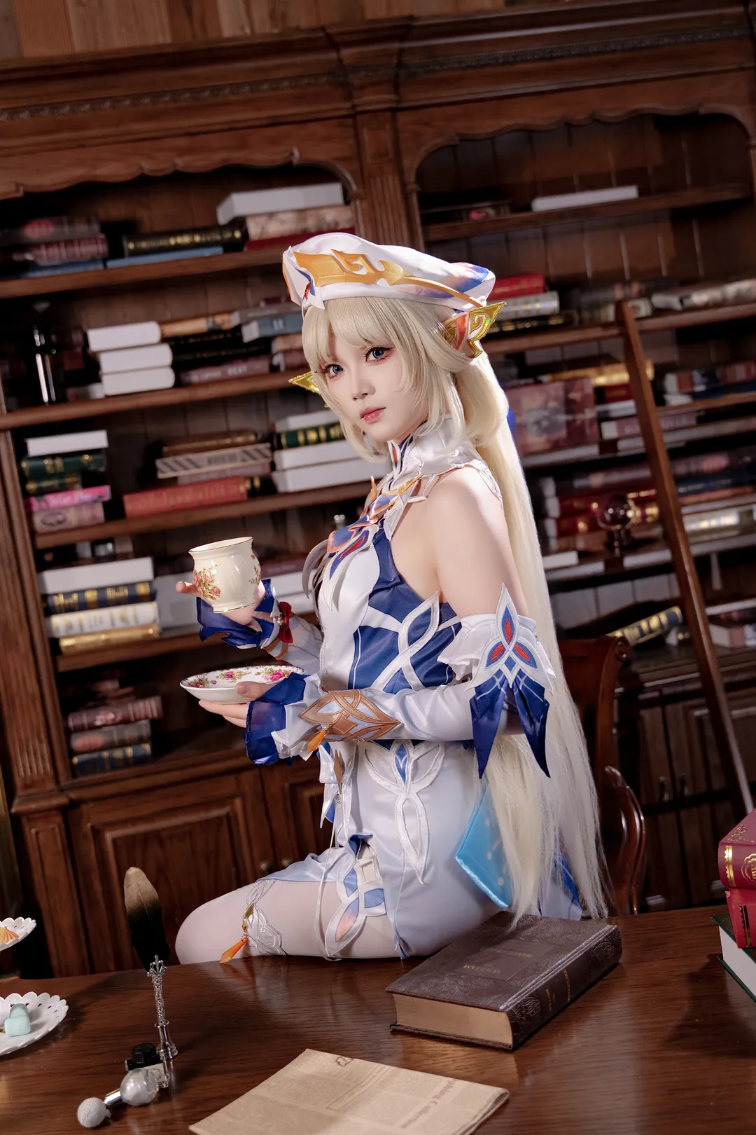 【尼可·莱恩cos】原神魔女会N的书房静谧时刻 - 第 3 张