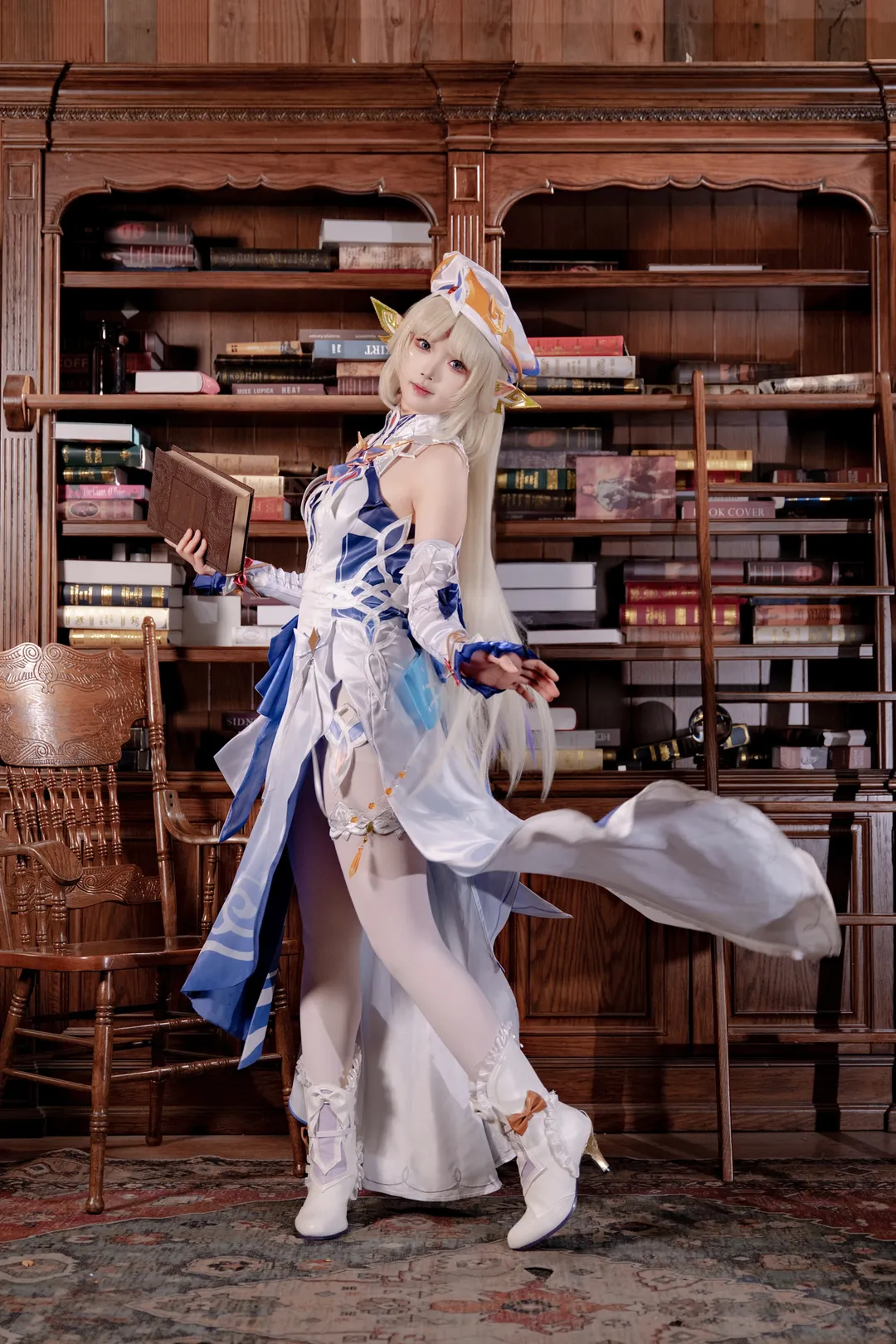 【尼可·莱恩cos】原神魔女会N的书房静谧时刻 - 第 5 张