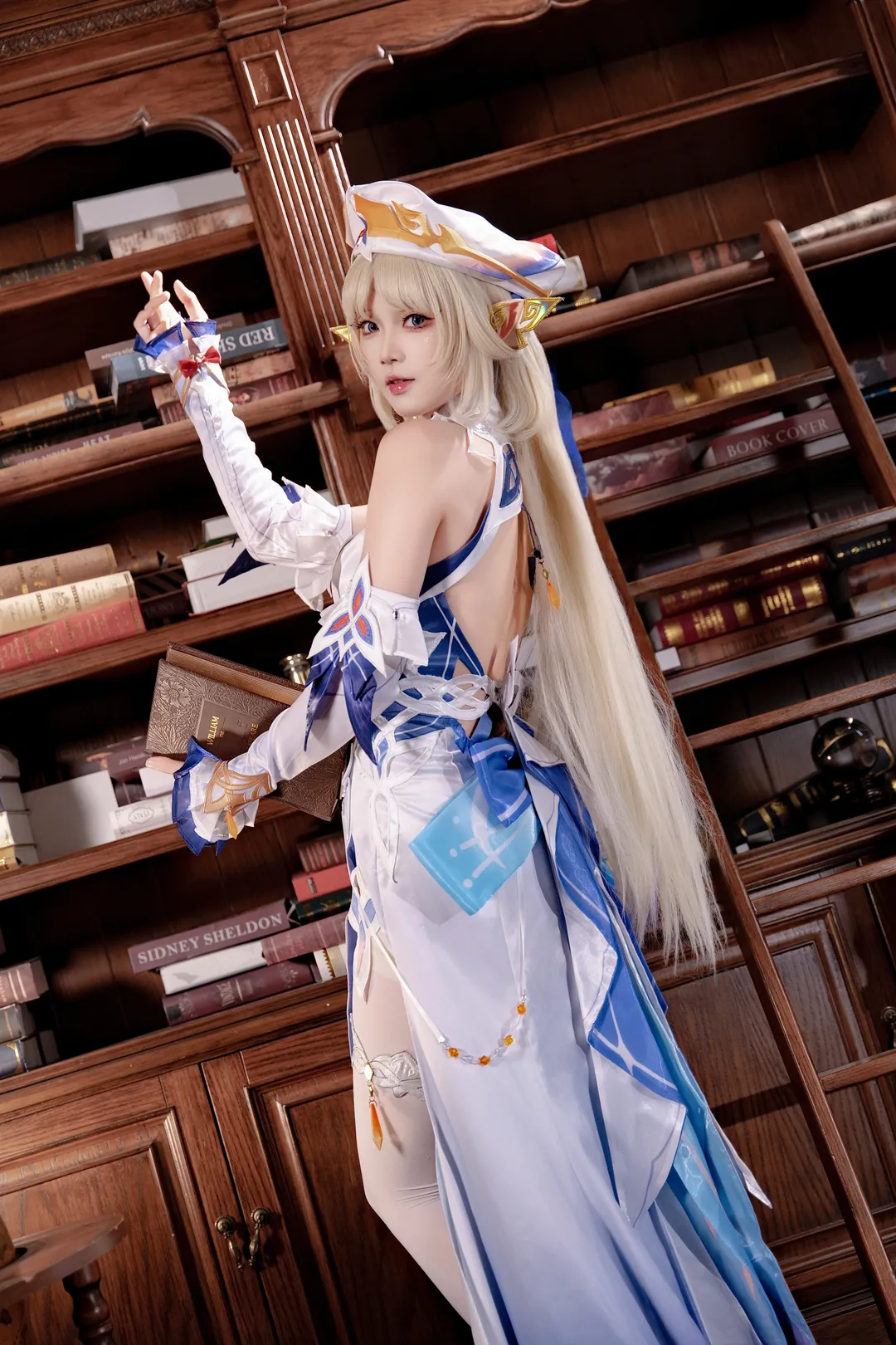 【尼可·莱恩cos】原神魔女会N的书房静谧时刻 - 第 6 张