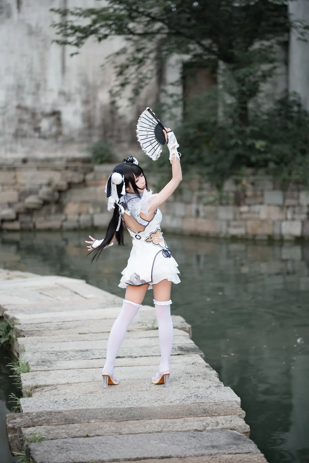【殷紫萍cos】悬壶济世的白衣少女，在江南水乡的拍摄分享 - 第 2 张