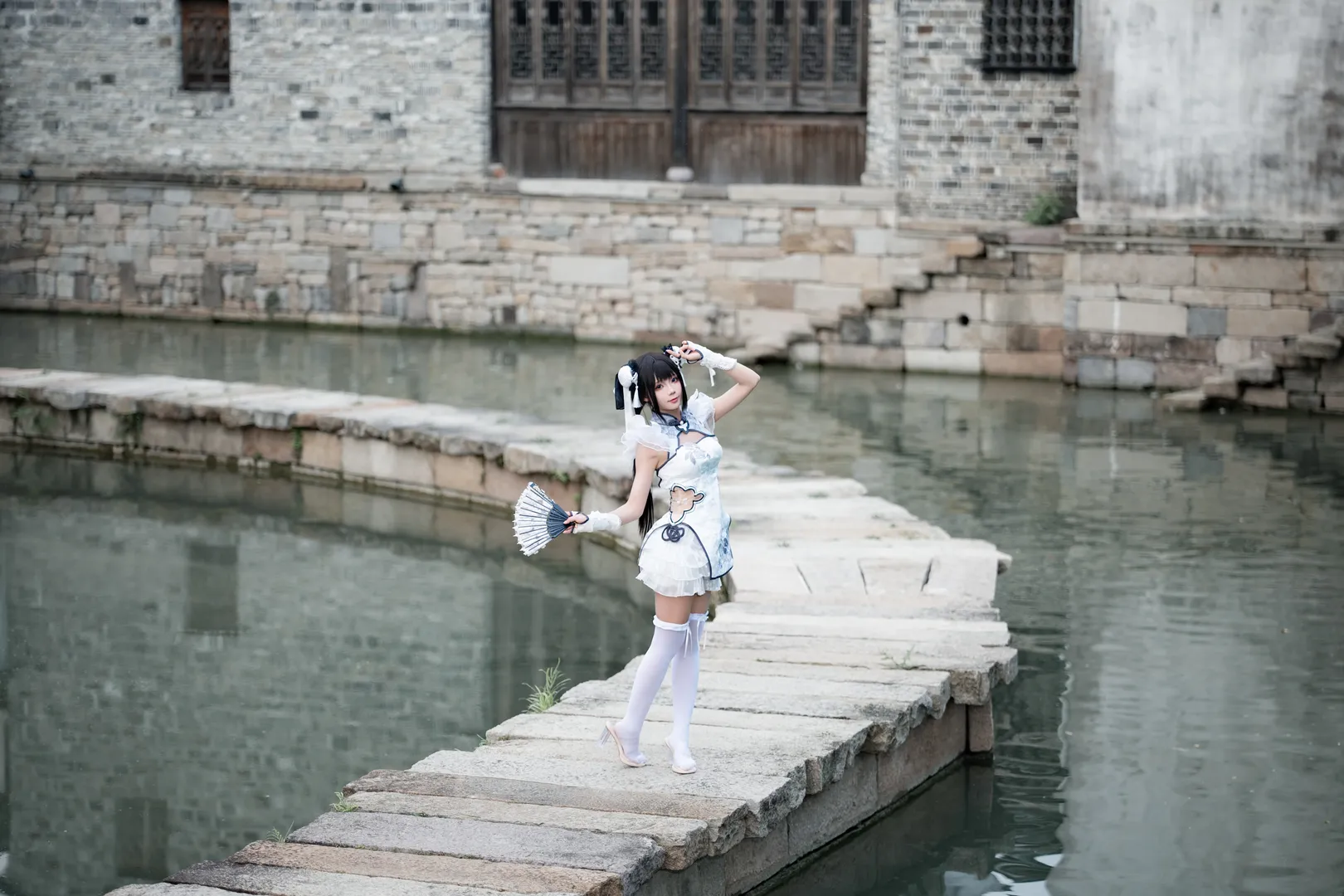 【殷紫萍cos】悬壶济世的白衣少女，在江南水乡的拍摄分享 - 第 8 张