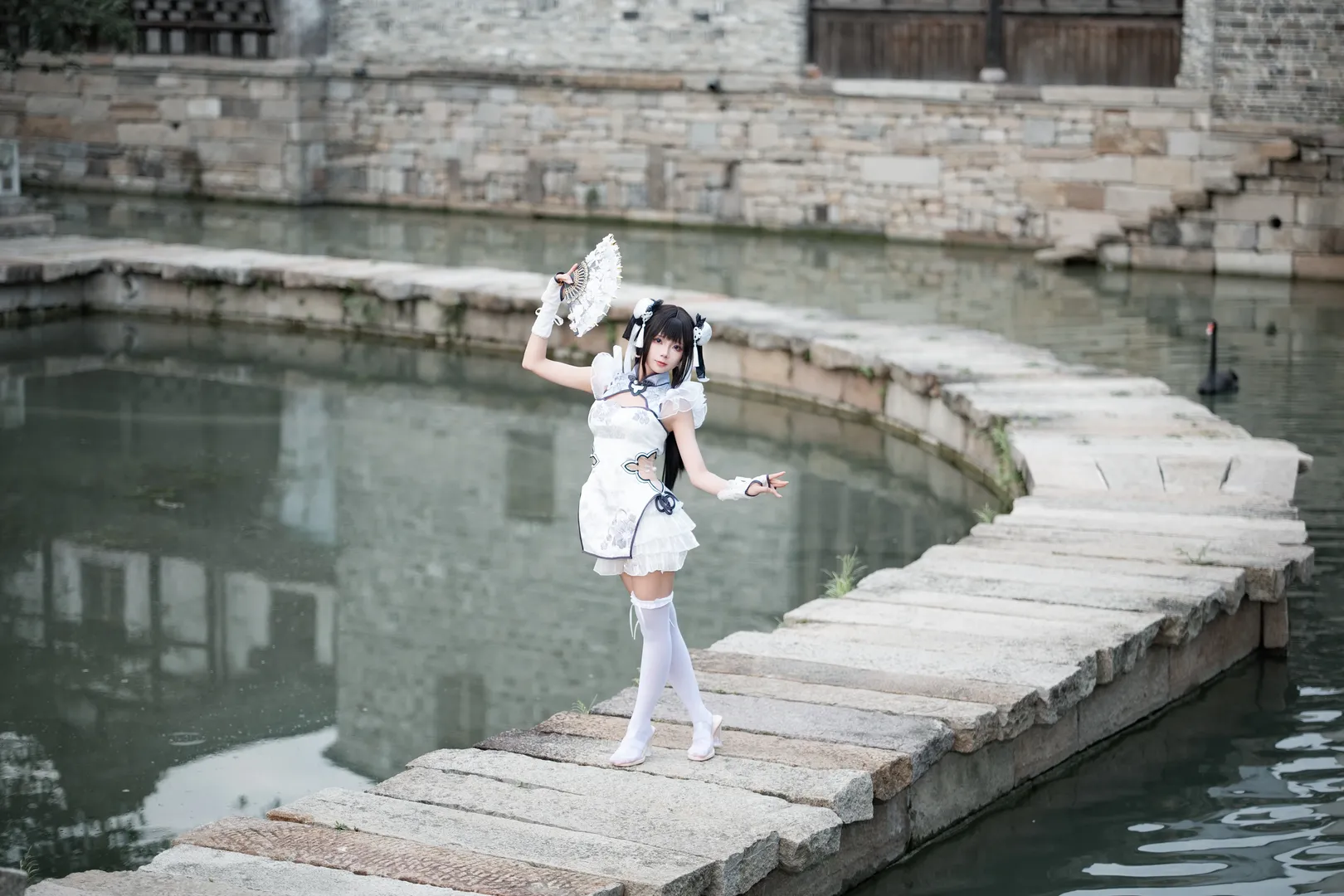 【殷紫萍cos】悬壶济世的白衣少女，在江南水乡的拍摄分享 - 第 9 张