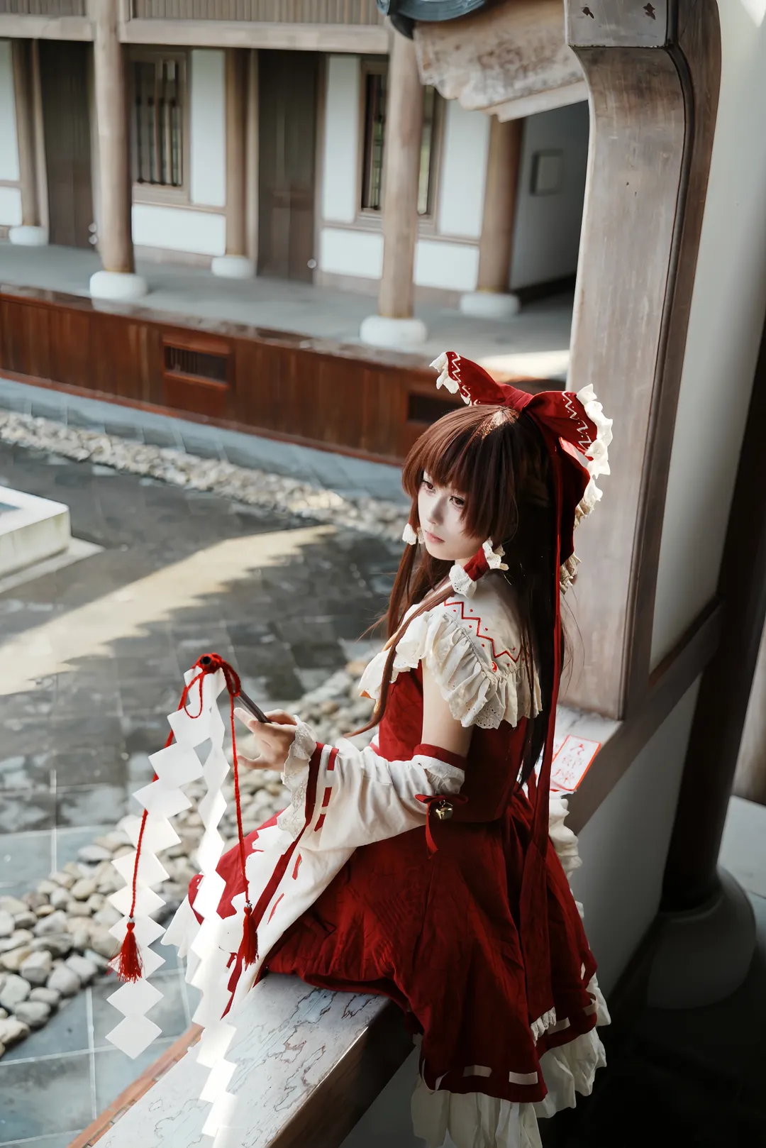 【博丽灵梦cos】那年梨花瘦，你要走，但我还在神社等你 - 第 1 张