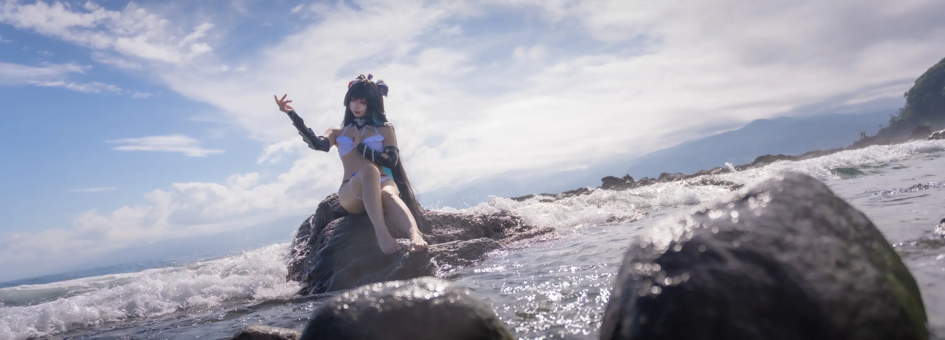 【小美人鱼cos】崩坏星穹铁道海边的波光粼粼，赤足踏浪 - 第 2 张
