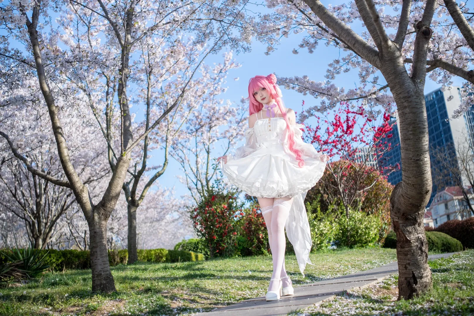 【桃乐丝cos】NIKKE胜利女神樱花树下的春日写真 - 第 4 张