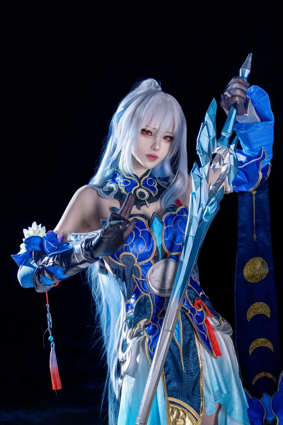 【镜流cos】崩坏星穹铁道罗浮剑首古风夜景 - 第 1 张