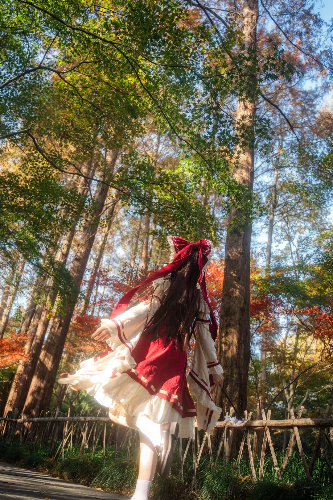 【博麗靈夢cos】紅白巫女與秋日楓葉林 - 第 2 張