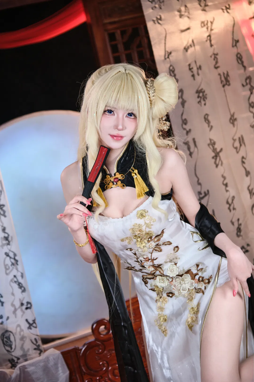 【皇冠cos】黑金刺绣白裙与红枫的国风碰撞 - 第 2 张