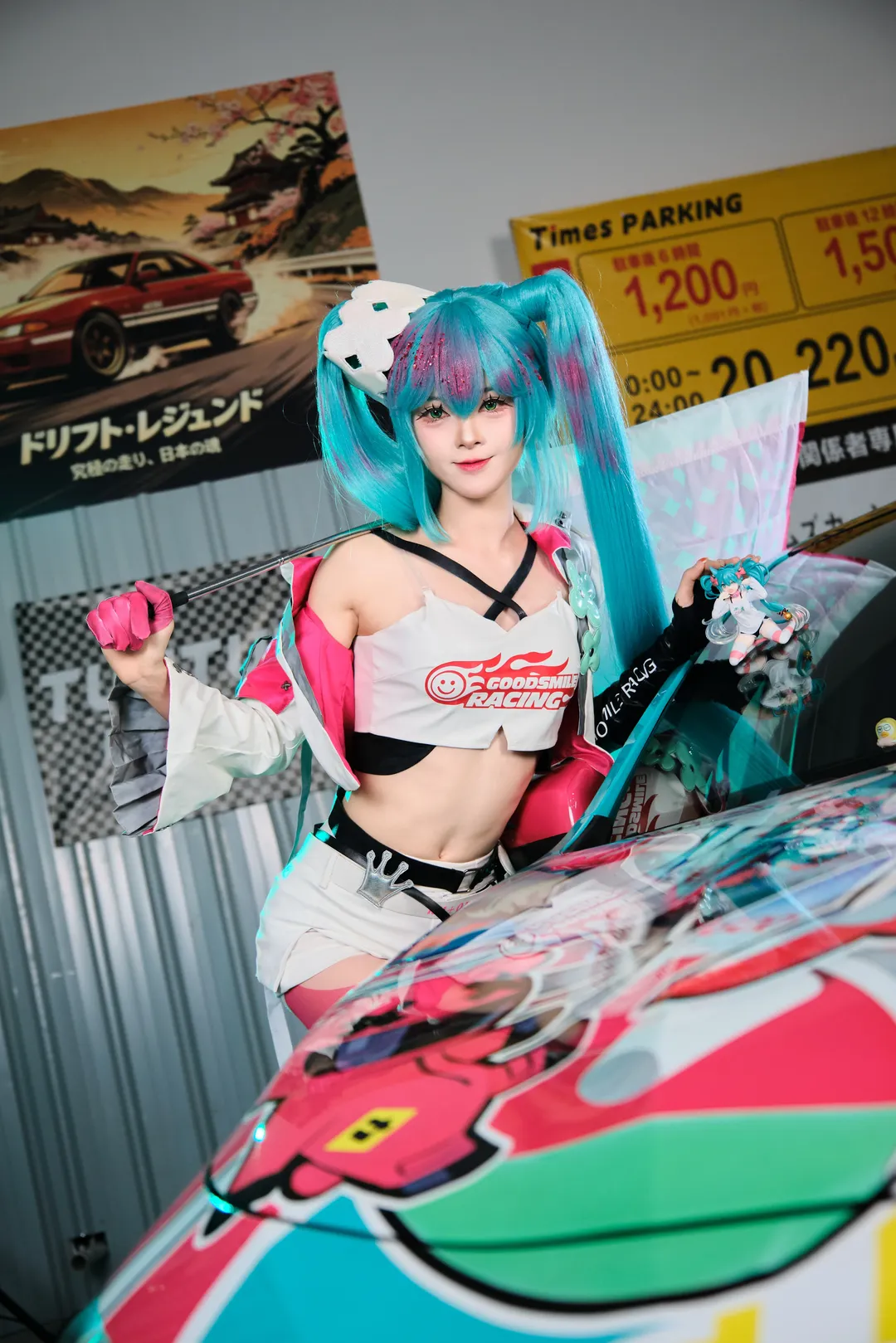 【初音未来cos】车库里的赛车初音，呈现速度与激情 - 第 1 张