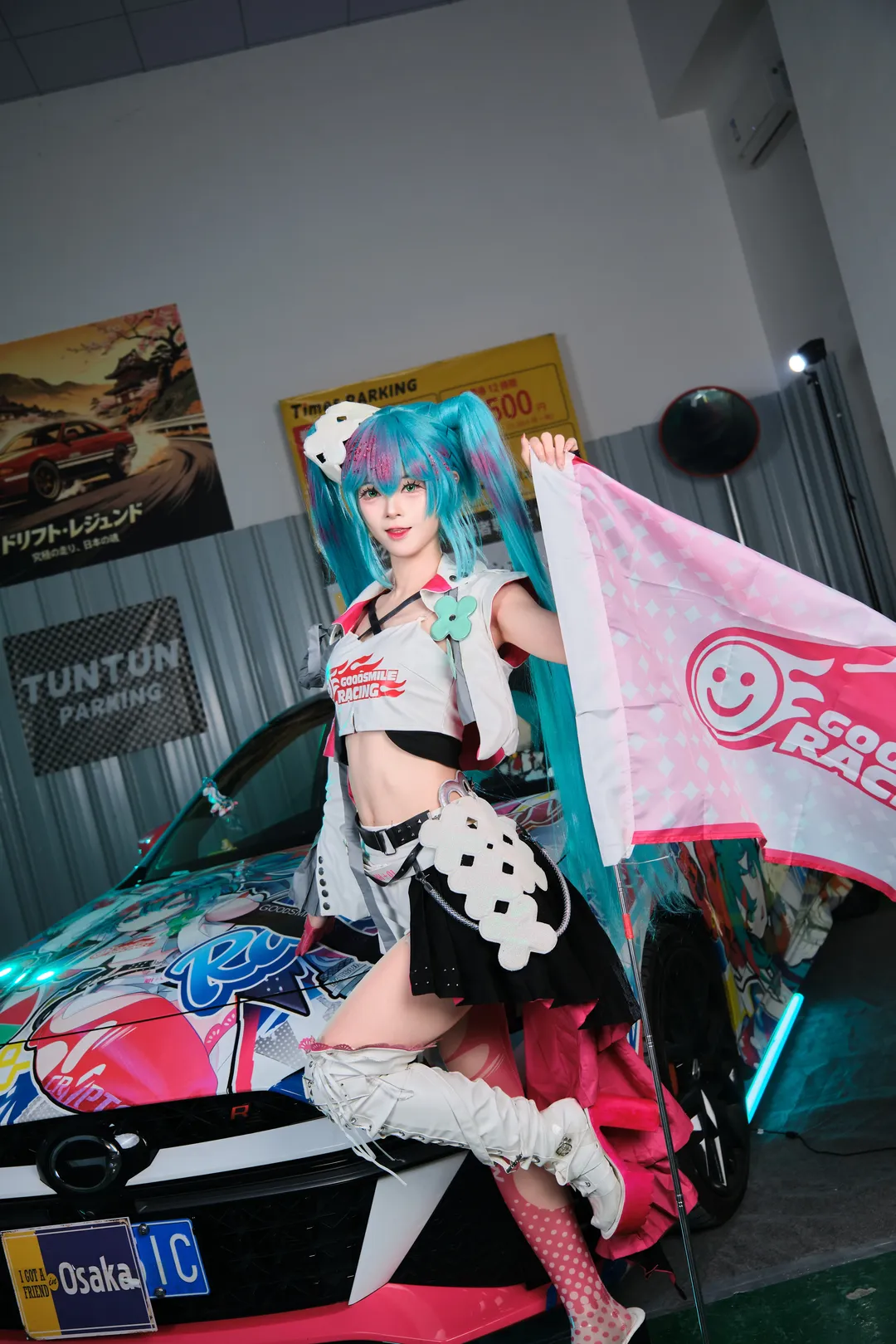 【初音未来cos】车库里的赛车初音，呈现速度与激情 - 第 2 张