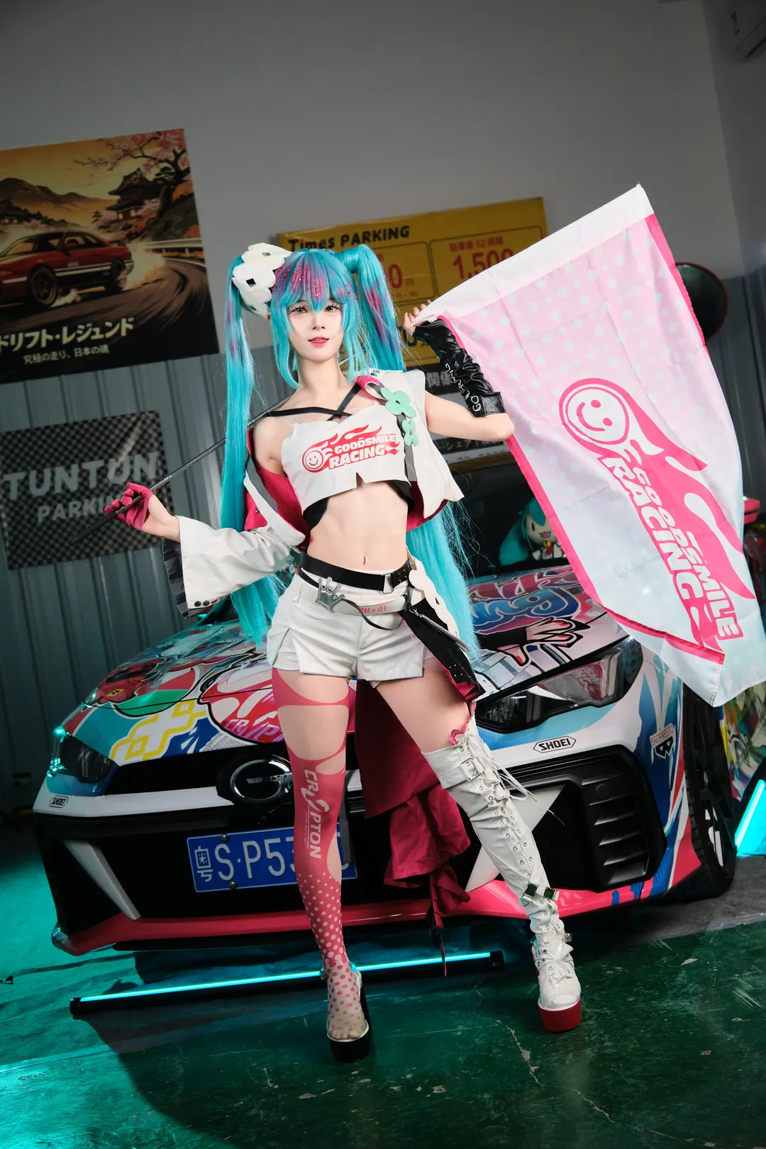 【初音未来cos】车库里的赛车初音，呈现速度与激情 - 第 3 张