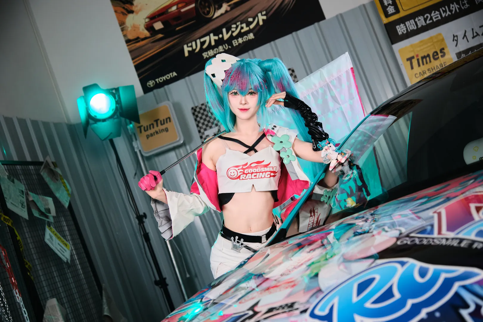 【初音未来cos】车库里的赛车初音，呈现速度与激情 - 第 4 张