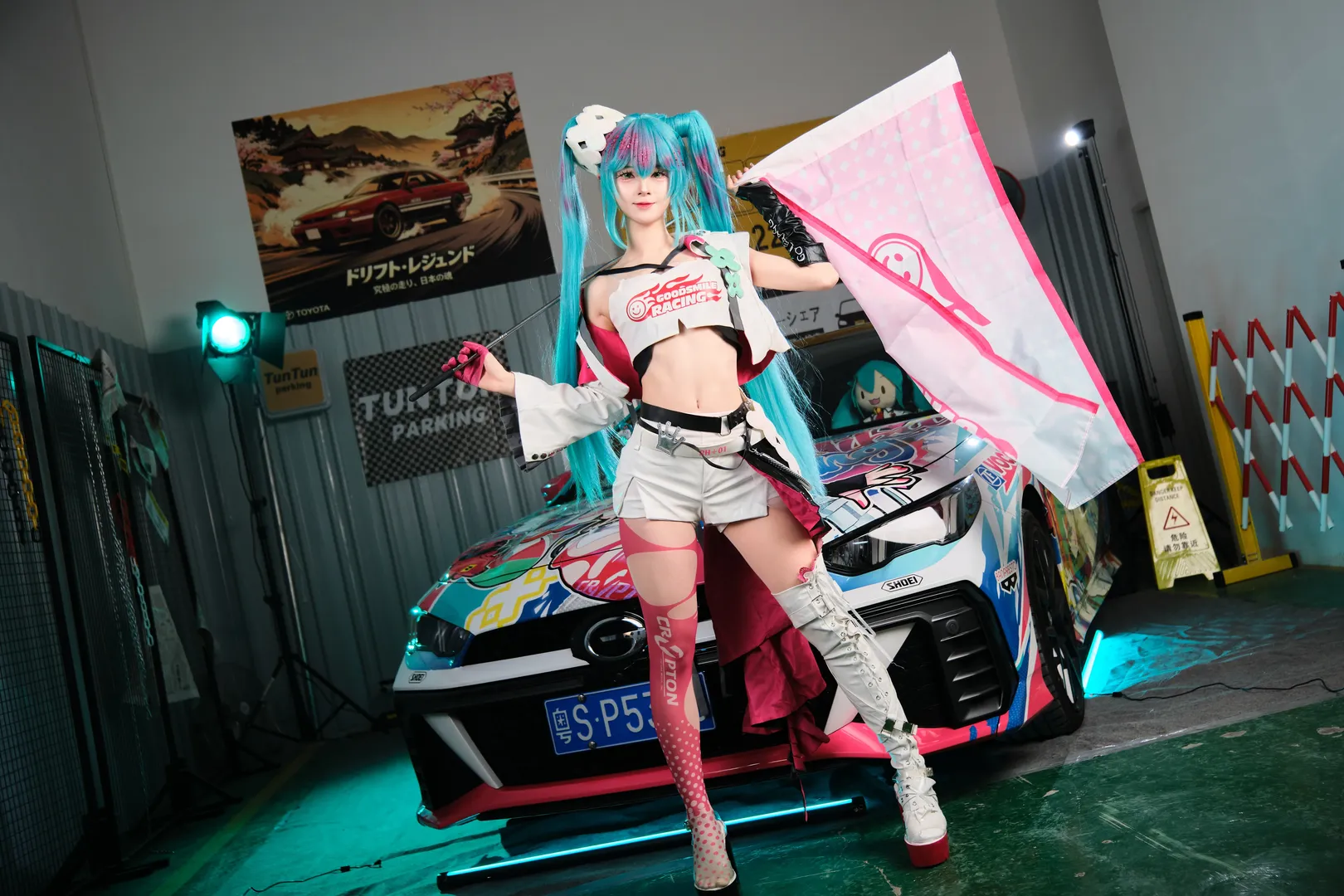 【初音未来cos】车库里的赛车初音，呈现速度与激情 - 第 8 张