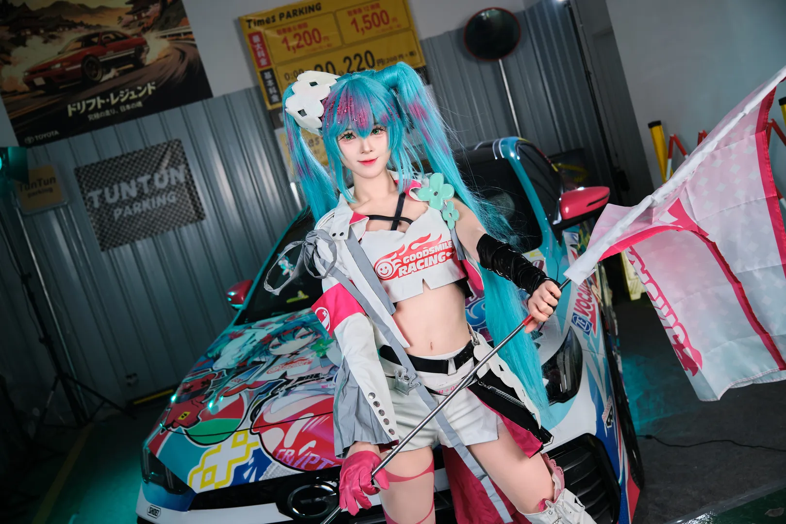 【初音未来cos】车库里的赛车初音，呈现速度与激情 - 第 9 张