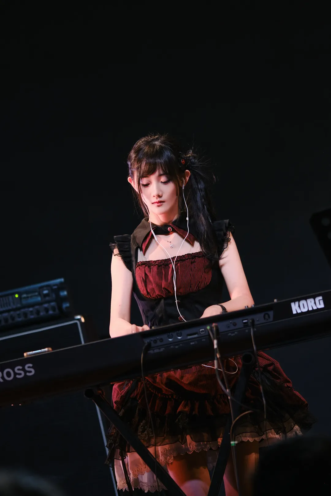 赶完论文的周中Live，哥特萝莉风贝斯手的日音舞台 - 第 14 张