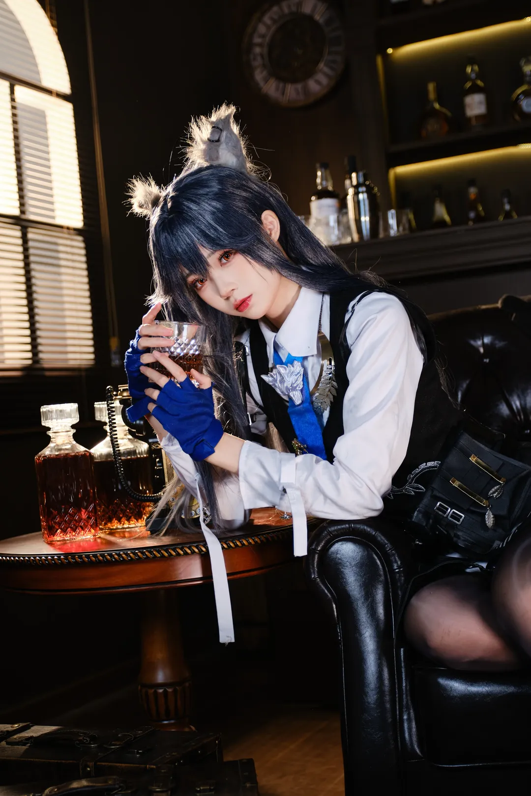 【缄默德克萨斯cos】明日方舟复古酒吧中的暗影利刃 - 第 3 张